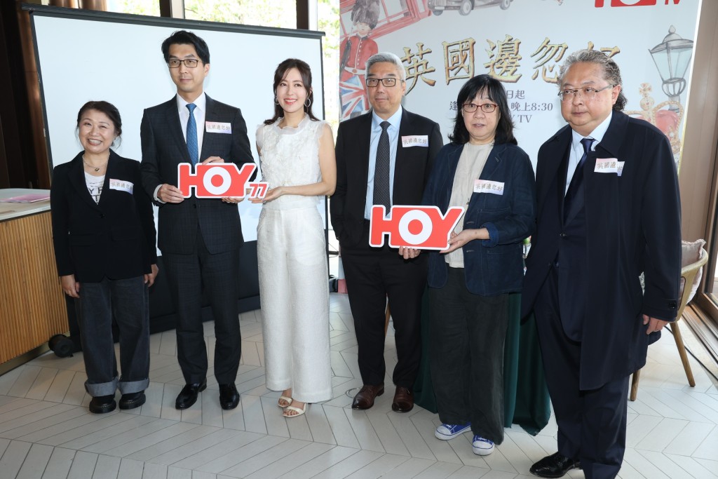 有線寬頻高層大地震，杜之克（右三）、余詠珊（右二）、何哲圖（右一）辭任。