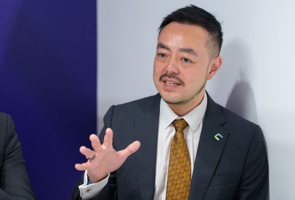 數碼港人工智能與數據科學總監嚴滌宇指出，香港零售業已走出低谷，呈現溫和復甦。