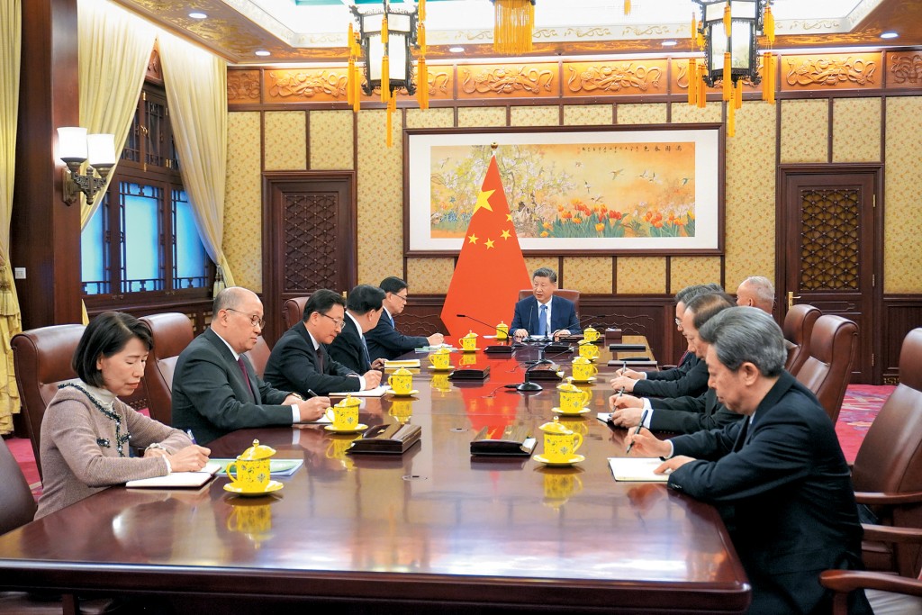 李家超在北京向习近平述职，汇报香港经济、社会和政治等方面的最新情况。