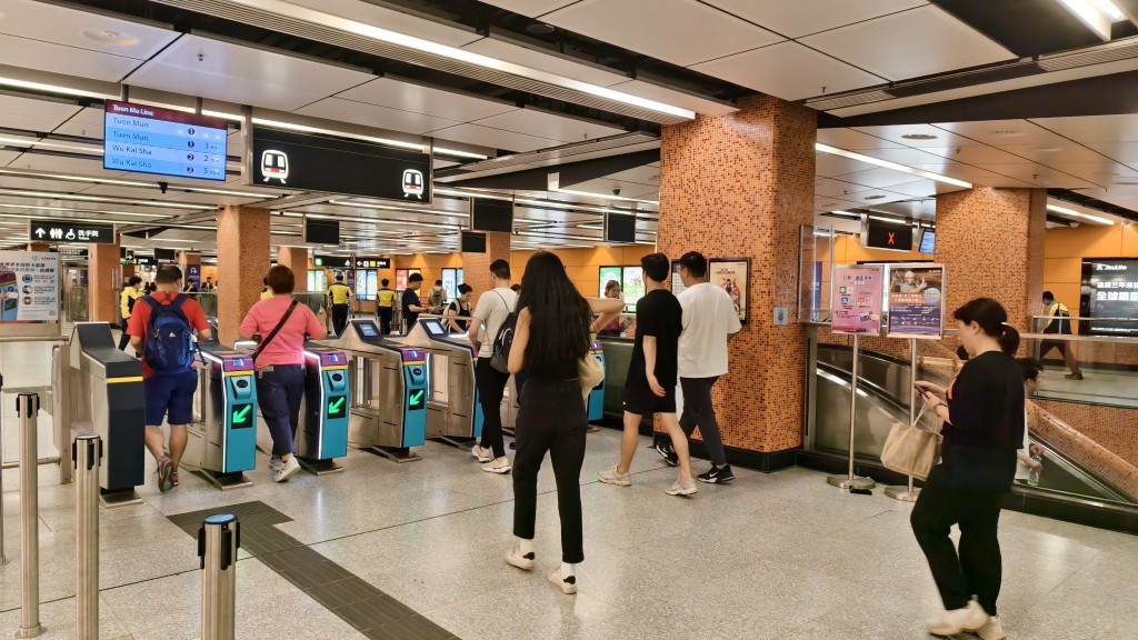 屯馬綫服務因信號設備故障受阻,所幸其後港鐵及時完成修復。徐裕民攝 屯馬綫服務因信號設備故障受阻,所幸其後港鐵及時完成修復。徐裕民攝
