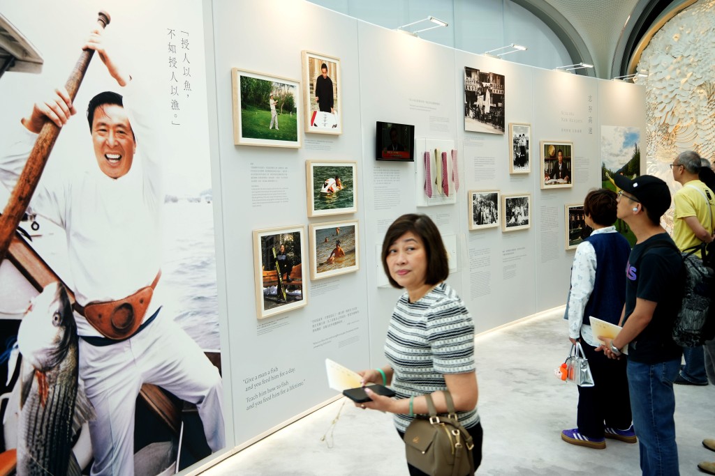 《李兆基博士紀念展 — 和光同塵》。 《李兆基博士紀念展 — 和光同塵》。