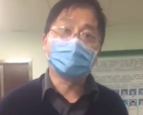 湖北省市监局官员训斥医护，责令道歉并停职调查。