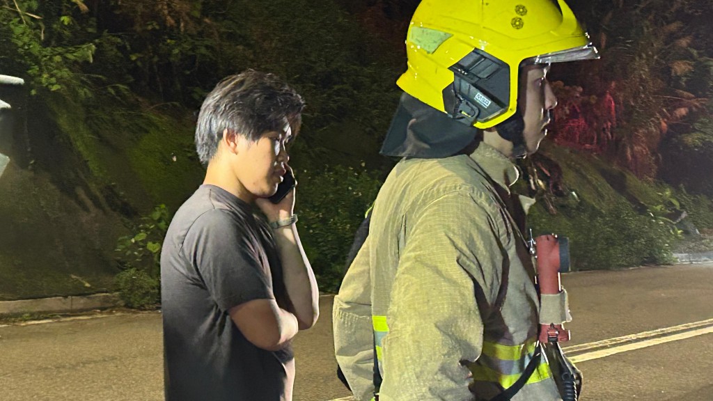 男司機及時逃生,沒有受傷。蔡楚輝攝 男司機及時逃生,沒有受傷。蔡楚輝攝