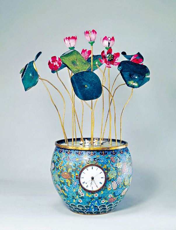 「清宮四時」展的轉鴨荷花缸鐘。 「清宮四時」展的轉鴨荷花缸鐘。