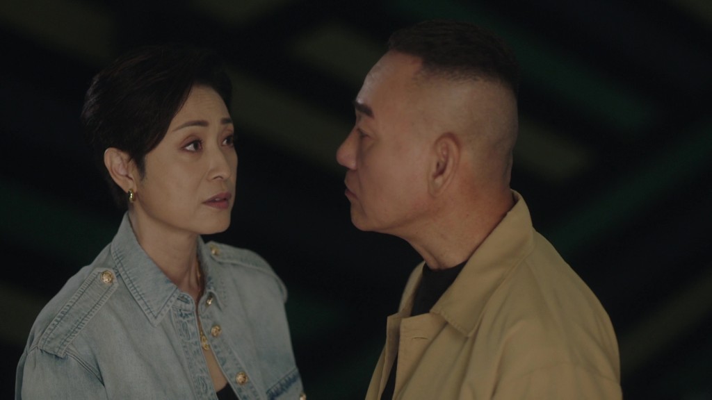 陳嘉輝嘅出現,令原來溫馨嘅氣氛即刻降溫兼變緊張。 陳嘉輝嘅出現,令原來溫馨嘅氣氛即刻降溫兼變緊張。