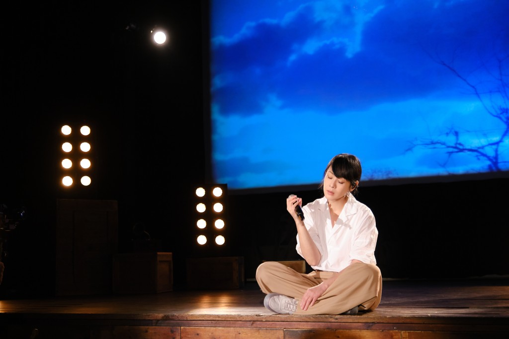 各地歌迷大合唱《后来》让刘若英感动哭惨。