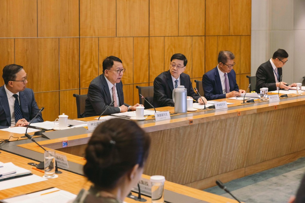 李家超指大型反恐演練能有效提升反恐意識，以及各政策局和部門面對不同形式的恐怖襲擊的協調和應對能力。