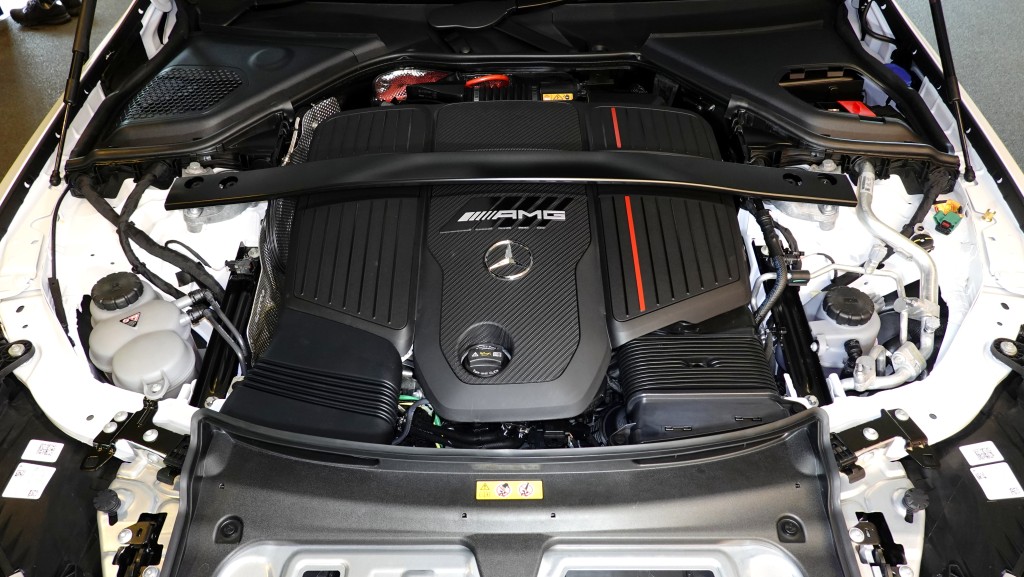 平治Mercedes-AMG E 53 HYBRID 4MATIC+登場：3公升直六Turbo引擎結合充電式混合動力系統，總馬力585hp，峰值扭力750Nm。