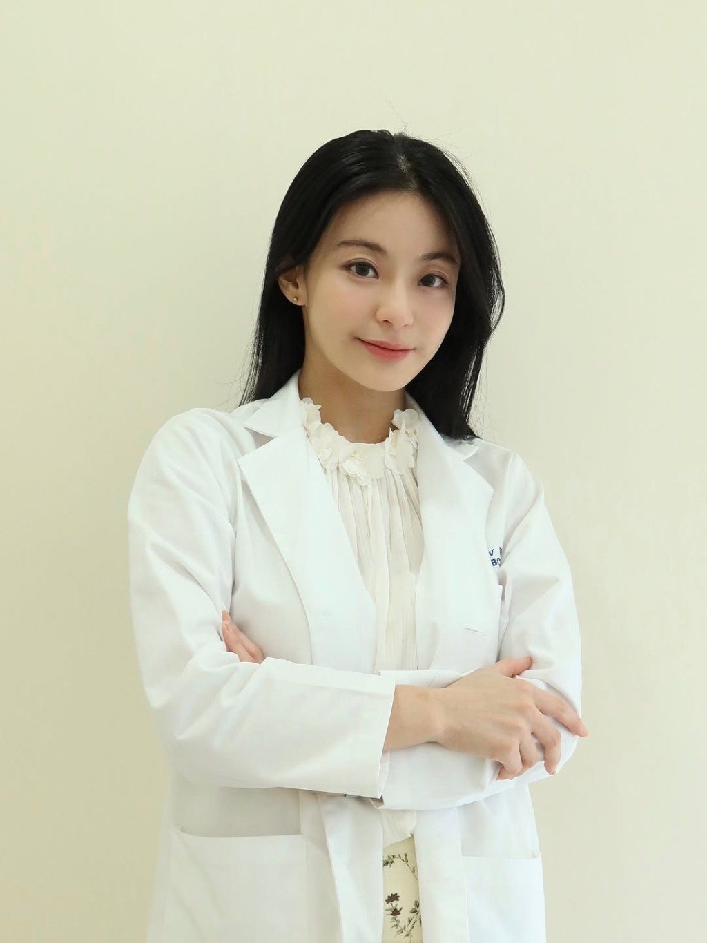 咖喱黃雅慧入行前曾在醫院任職醫生工作。 咖喱黃雅慧入行前曾在醫院任職醫生工作。