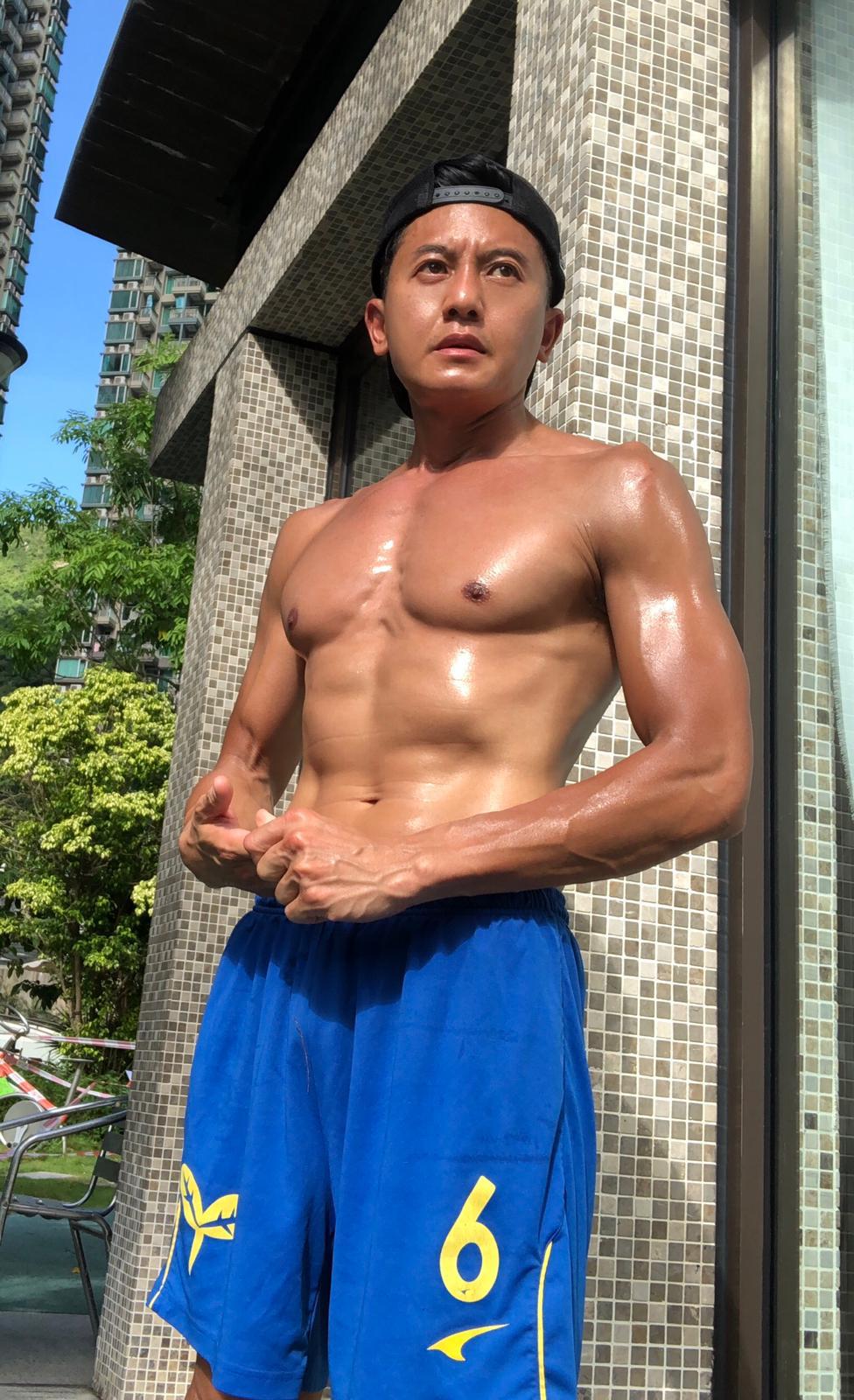 衛志豪笑言原本只得一場剝衫戲，因不要浪費臨時給他其餘兩場戲都赤膊上陣。