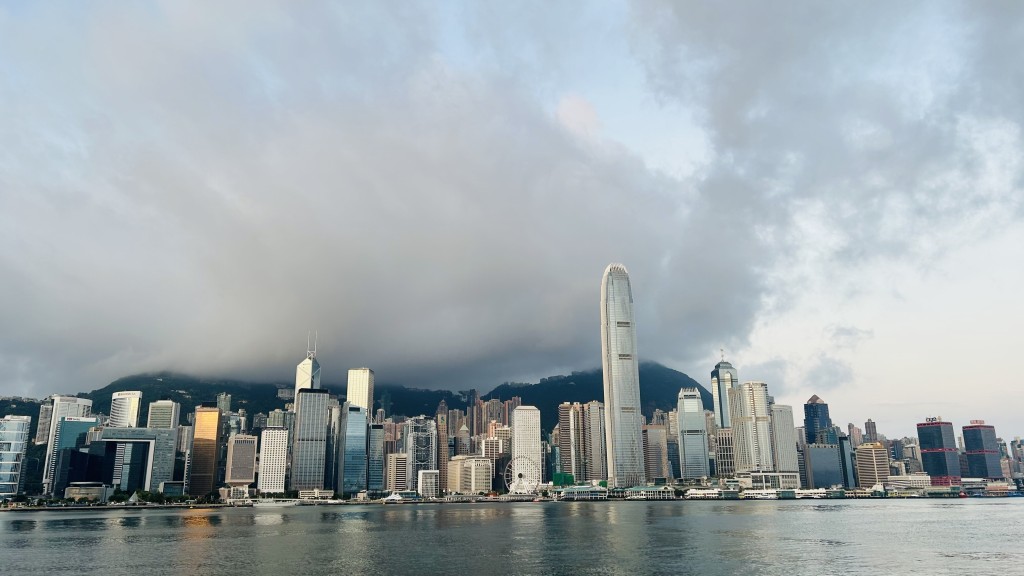 日間炎熱,市區最高氣溫約31度,新界再高一兩度。蔡楚輝攝 日間炎熱,市區最高氣溫約31度,新界再高一兩度。蔡楚輝攝