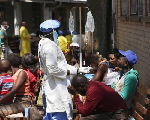 津巴布韋首都爆發霍亂,21人死、逾3000人受感染。AP