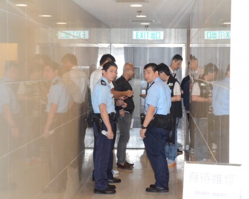 慈雲山中心商場清潔工在7樓廁所發現嬰屍。李子平攝
