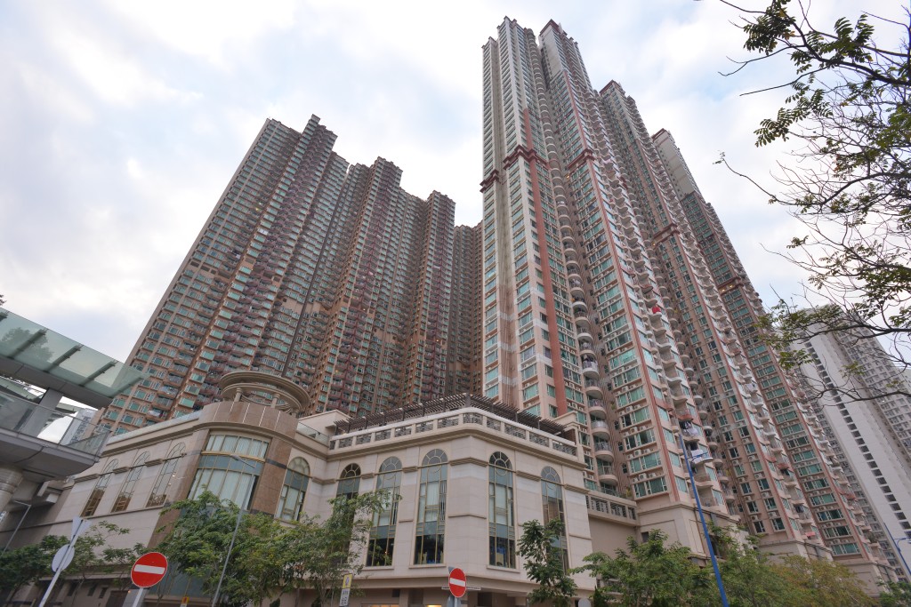天水围栢慧豪园1座高层F室，上车客购入后持货约3个月易手，获利53.8万。
