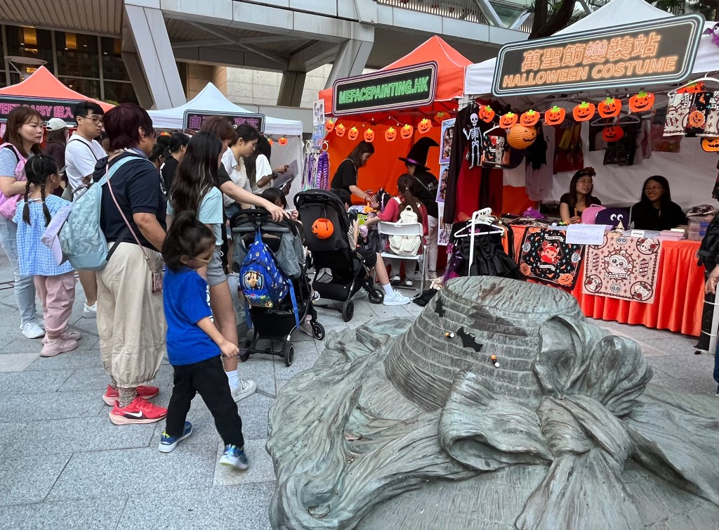現場設有打卡點,攤位更一度出現人龍。 現場設有打卡點,攤位更一度出現人龍。