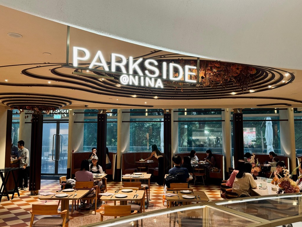 PARKSIDE@NINA日前于荃湾正式开业，餐厅以木化石为主题。