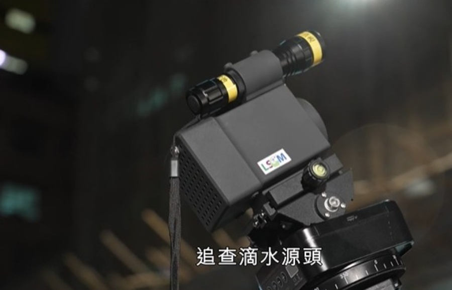 食環署利用紅外線夜視鏡攝錄裝置協助追查滴水源頭。政府新聞處圖片 食環署利用紅外線夜視鏡攝錄裝置協助追查滴水源頭。政府新聞處圖片