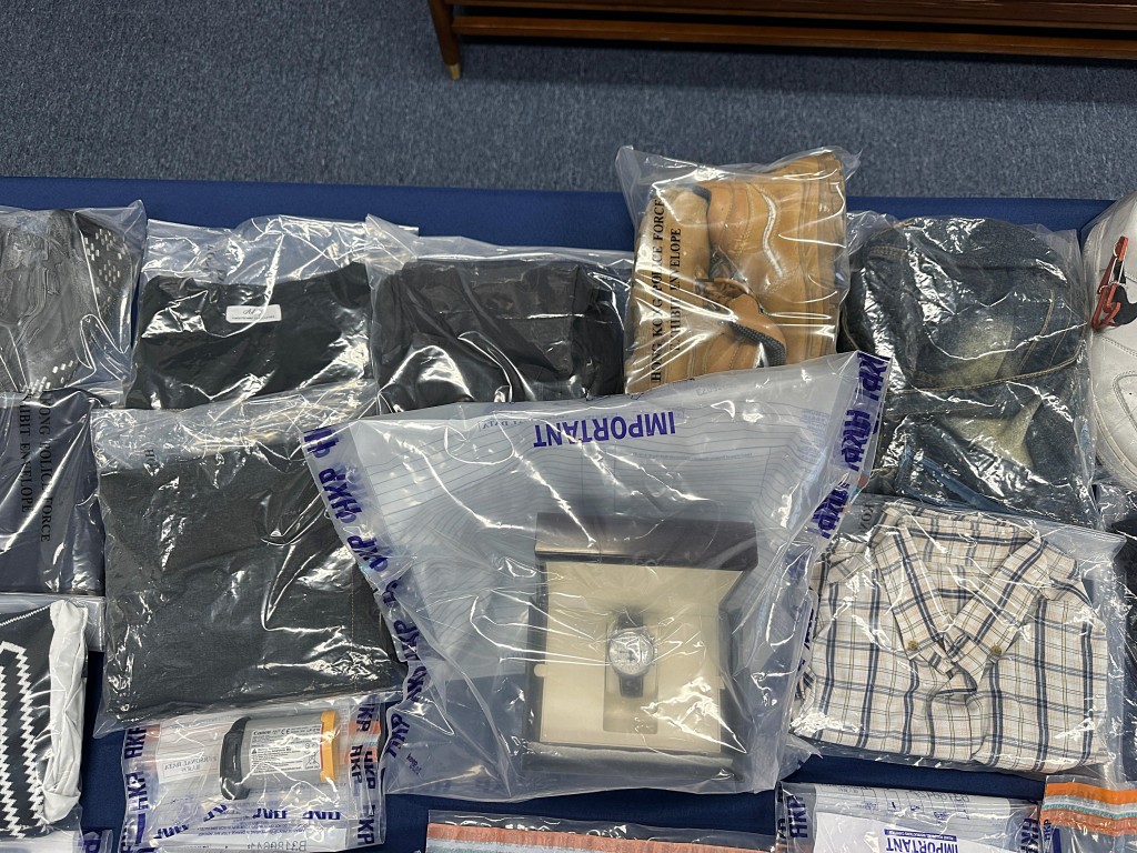 警方檢獲大批證物。