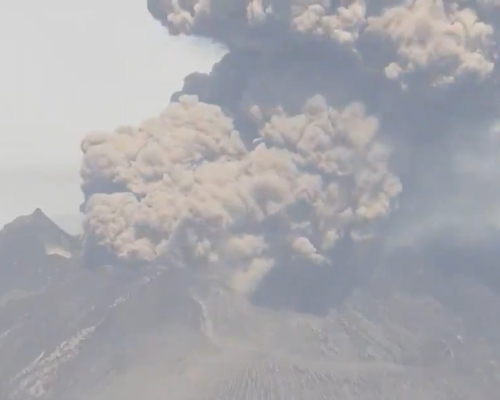 櫻島火山今早爆發。Volcano Time-Lapse Twitter