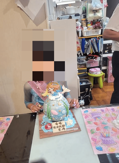 她亦曾分享為女兒慶祝生日的照片,相中可見女兒身穿公主裙並戴上皇冠。IG圖片 她亦曾分享為女兒慶祝生日的照片,相中可見女兒身穿公主裙並戴上皇冠。IG圖片