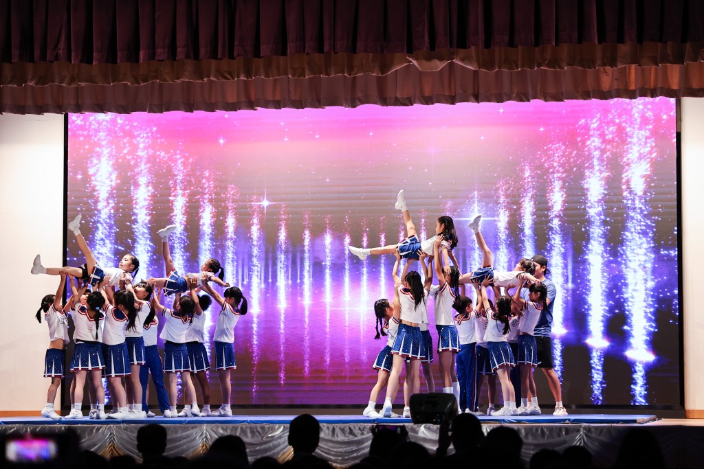 啦啦隊校隊精彩且高難度的表演 啦啦隊校隊精彩且高難度的表演