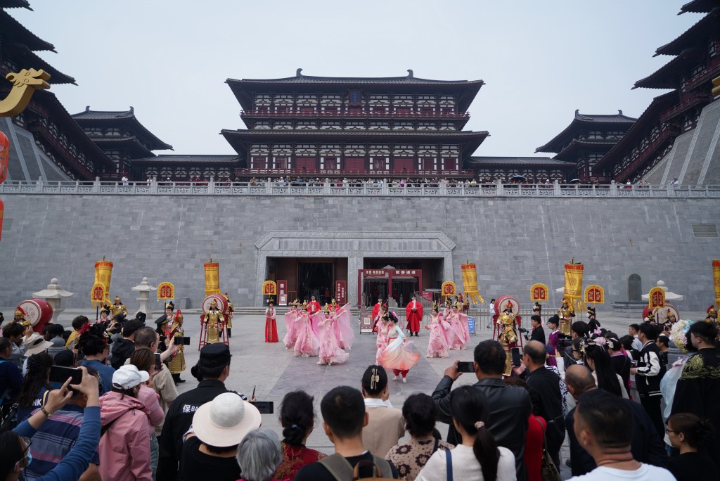 第41屆中國洛陽牡丹文化節4月1日開幕。新華社