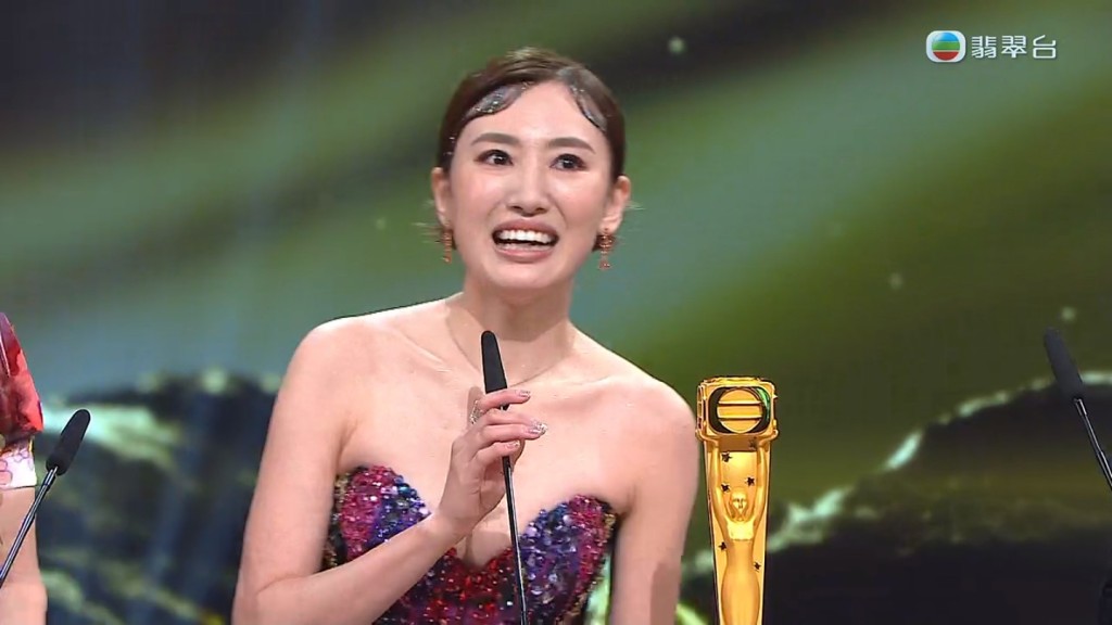 蔣家旻勇奪《萬千星輝頒獎典禮2022》的「最佳女配角」。