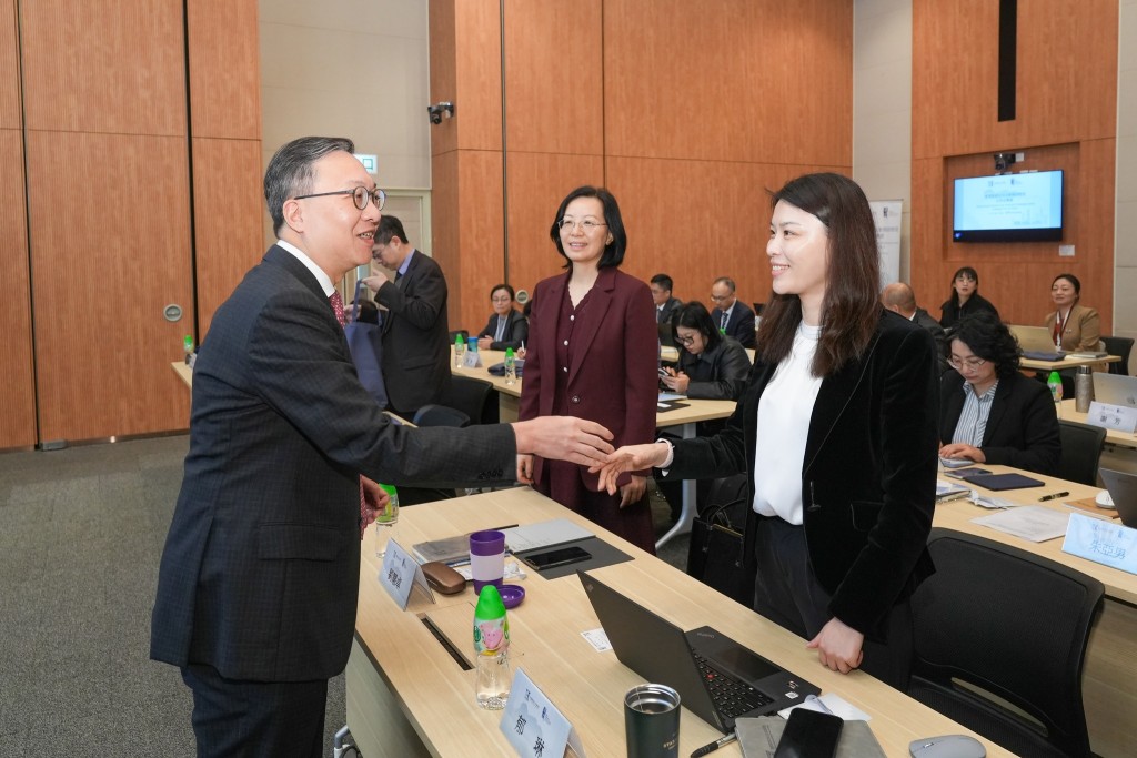課程通過講座、座談環節和互動實踐等形式，深入探討香港健全的公司法框架。林定國fb圖片