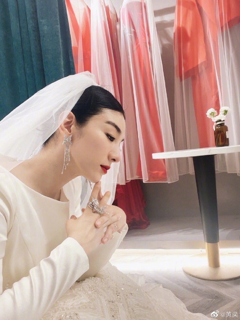 黃奕感嘆：「老是要嫁人，怪不得這事不靠譜。」
