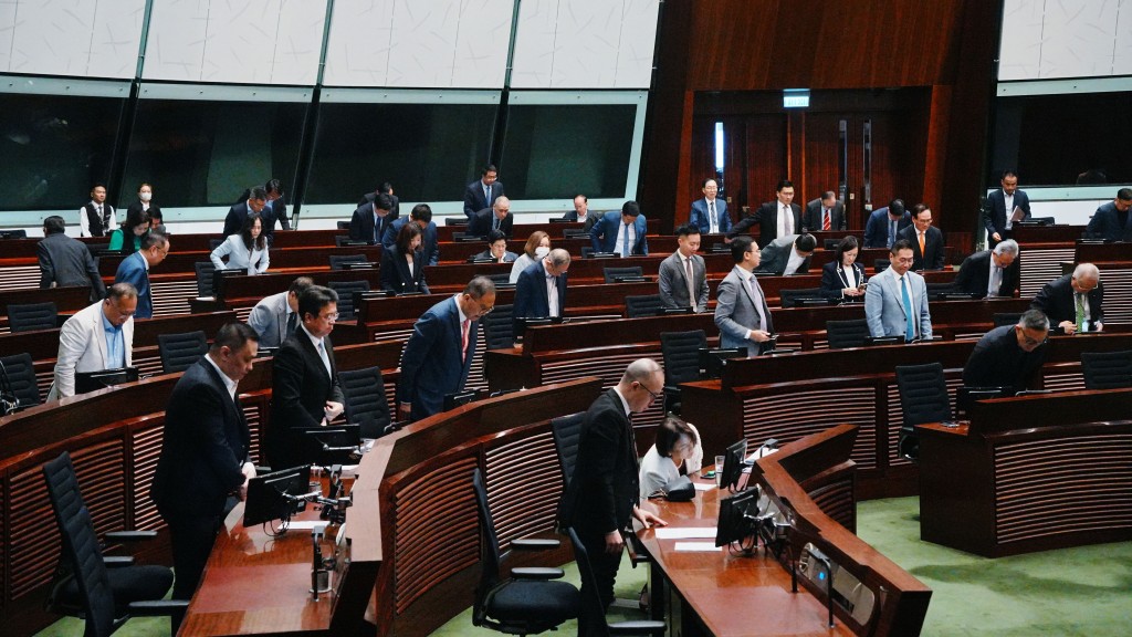 立法會今日(10日)最後一日辯論《施政報告》致謝議案,議案獲在席過半數議員支持通過。汪旭峰攝 立法會今日(10日)最後一日辯論《施政報告》致謝議案,議案獲在席過半數議員支持通過。汪旭峰攝