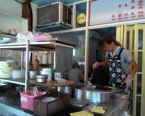 涉事麵館人員未有帶工作帽。網圖