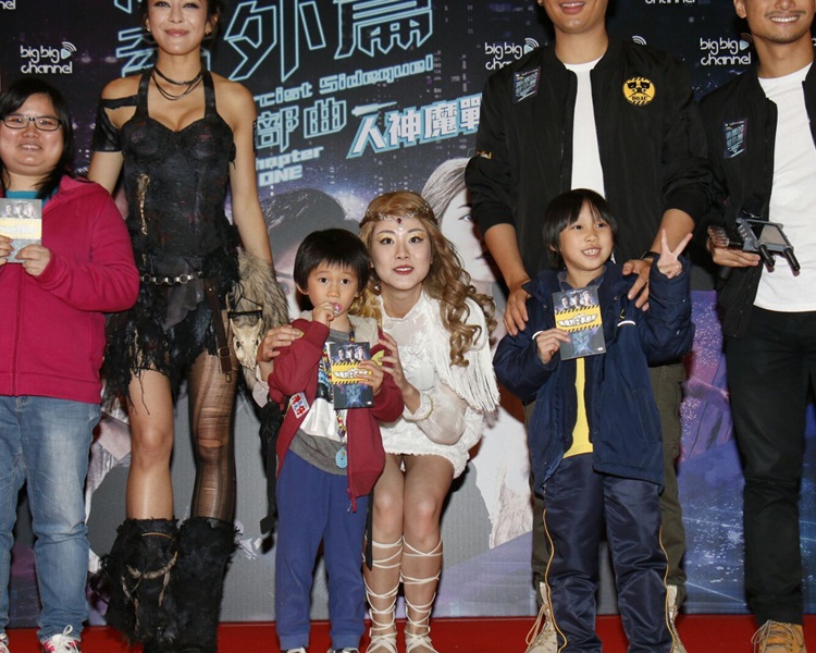 鄧佩儀這一踎似有危險