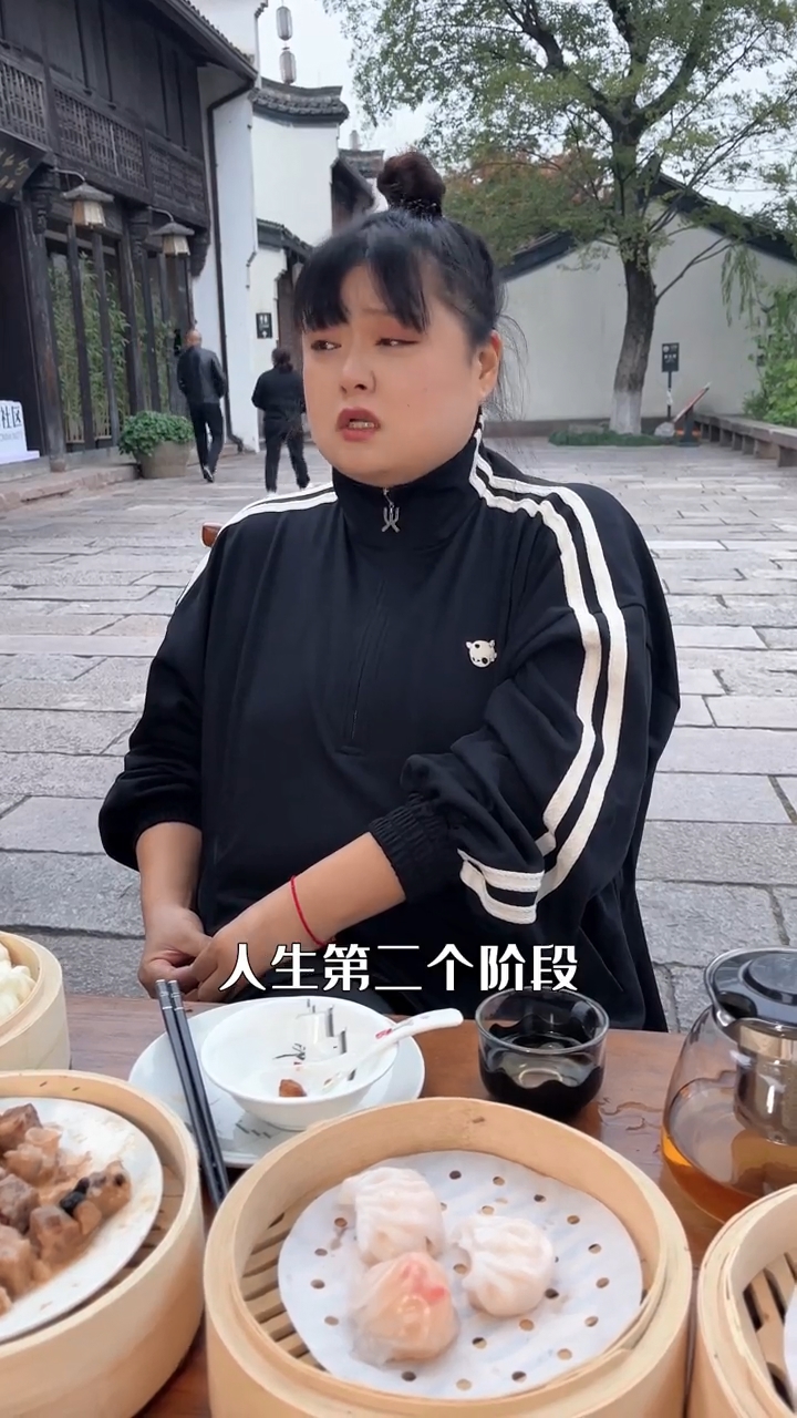 对婚姻依然有憧憬。