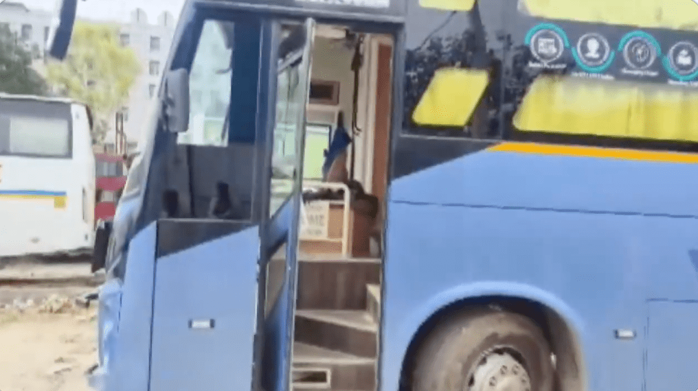 16岁少女深夜独自搭乘一辆卧舖巴士期间，惨遭司机及售票员两人轮流性侵。X@NewsArenaIndia
