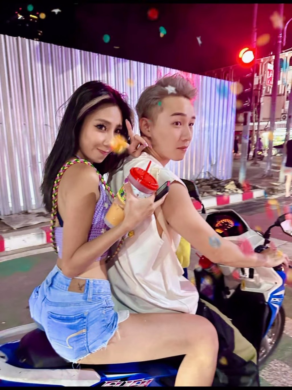 容天佑與老婆扶天恩不時晒合照放閃。 容天佑與老婆扶天恩不時晒合照放閃。