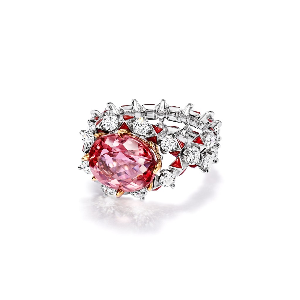 粉红托帕石拼钻石指环。（Tiffany & Co.）