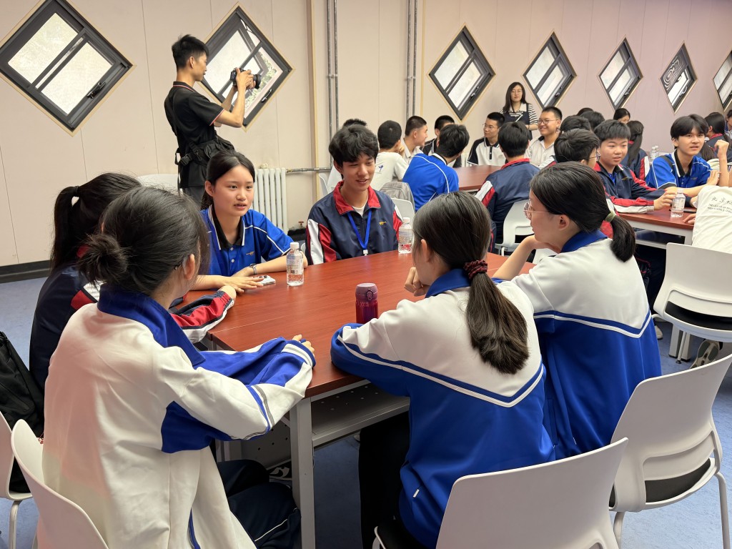 將軍澳香島中學師生到訪錢學森學校交流 將軍澳香島中學師生到訪錢學森學校交流