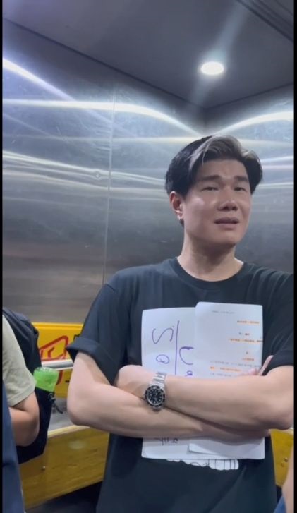 大家趁機即場繼續綵排。
