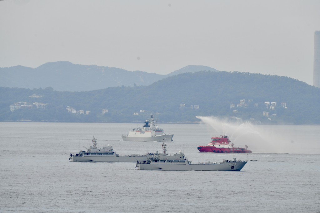 山東艦航母編隊訪港 - 青衣情況。盧江球攝