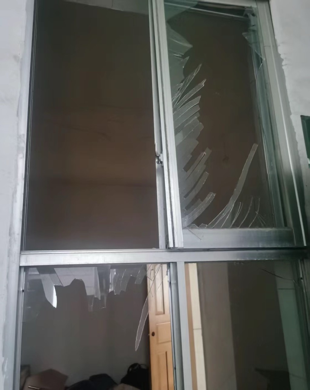 爆炸令周邊建築嚴重受損。抖音 爆炸令周邊建築嚴重受損。抖音