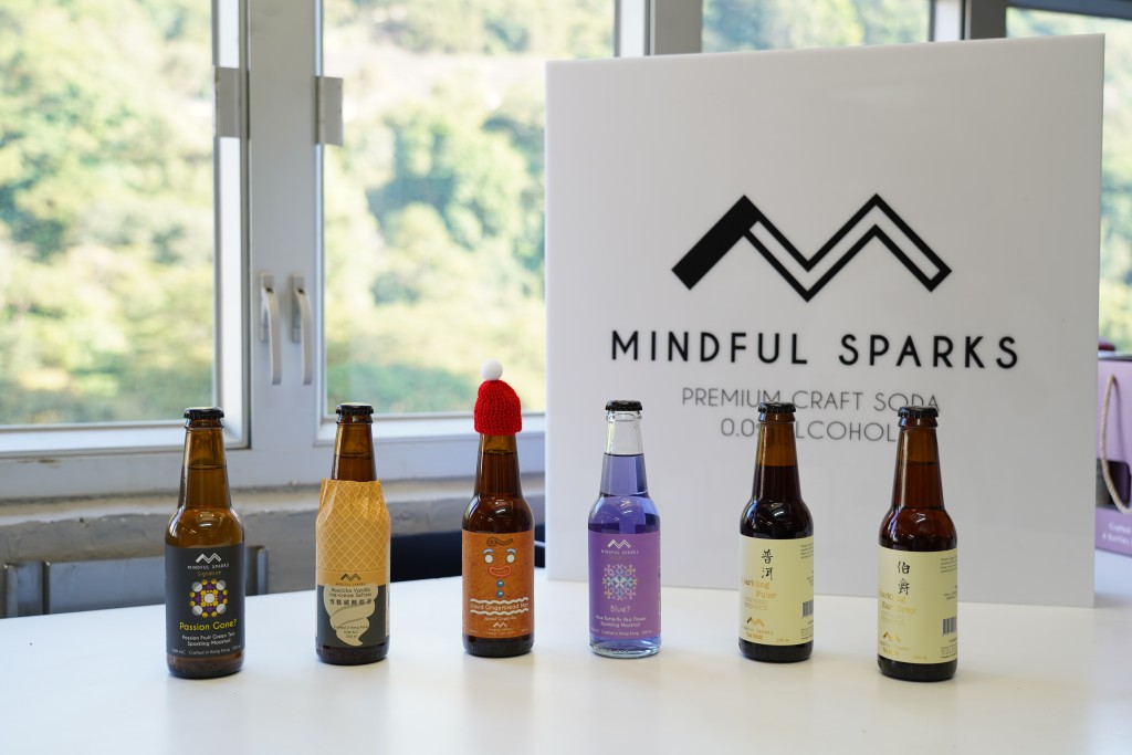 「MINDFUL SPARKS」外表看来像手工啤酒，其实全部是无酒精汽水。
