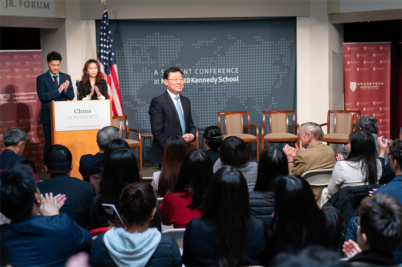 谢锋为美国哈佛肯尼迪中国论坛开幕式致辞。X