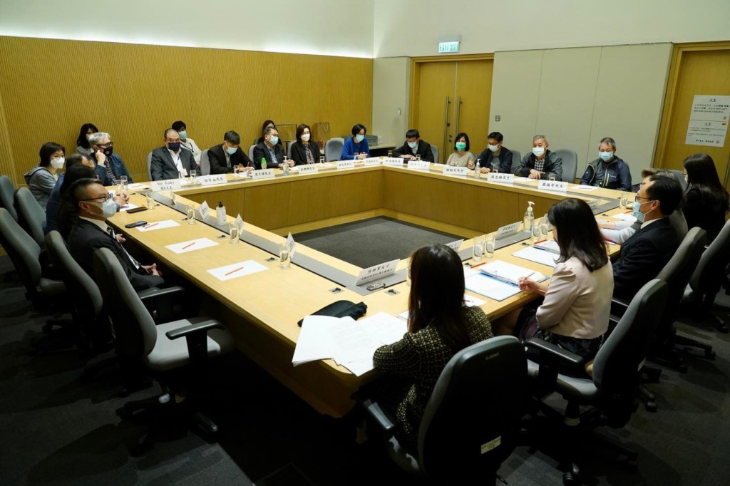 聶德權今午與「四大四小」公務員團體代表會面,呼籲公務員踴躍投票。聶德權fb圖片