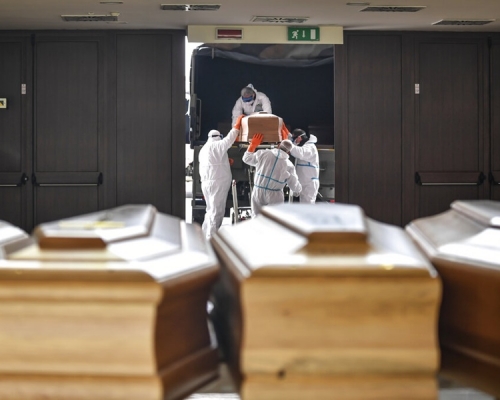 意大利單日969人死亡創新高。AP