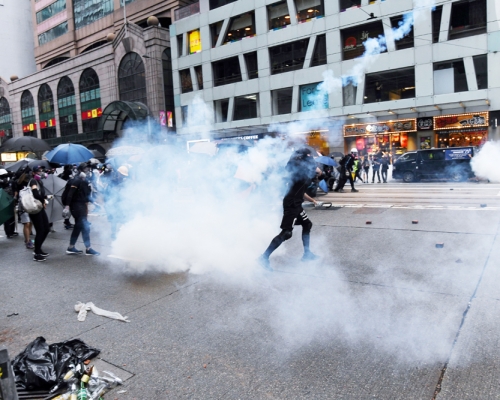 去年6月反修例風波爆發，示威導致警民關係緊張。 資料圖片