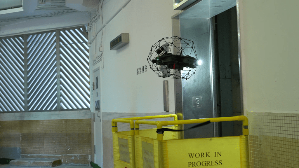 利用無人機檢查升降機槽,可以提升檢查效率及作業安全。 利用無人機檢查升降機槽,可以提升檢查效率及作業安全。