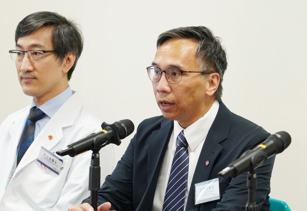 新界西医院联网总监王耀忠（左）。资料图片