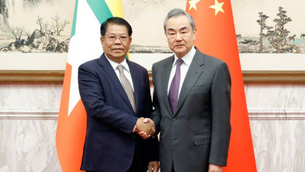 外交部长王毅在北京会见来华的缅甸副总理兼外长丹穗。（外交部网站）