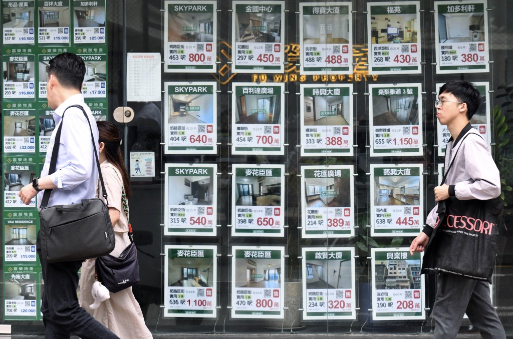 由于盘源渐缺，屋苑连录用家连租约购入单位，同时不乏「零议价」成交。