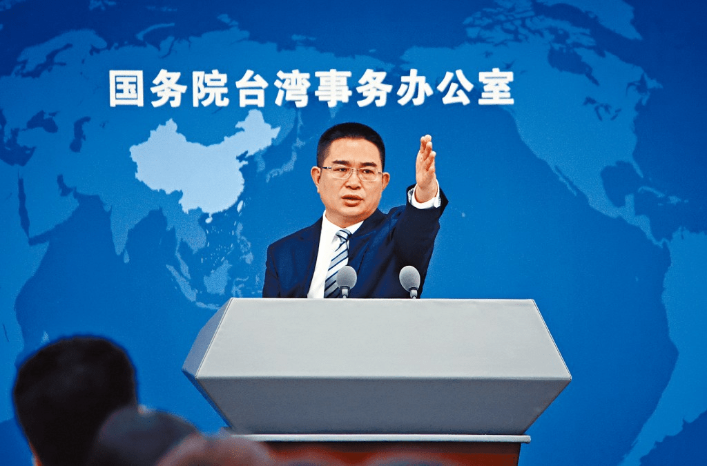 国台办发言人陈斌华昨日接受提问。